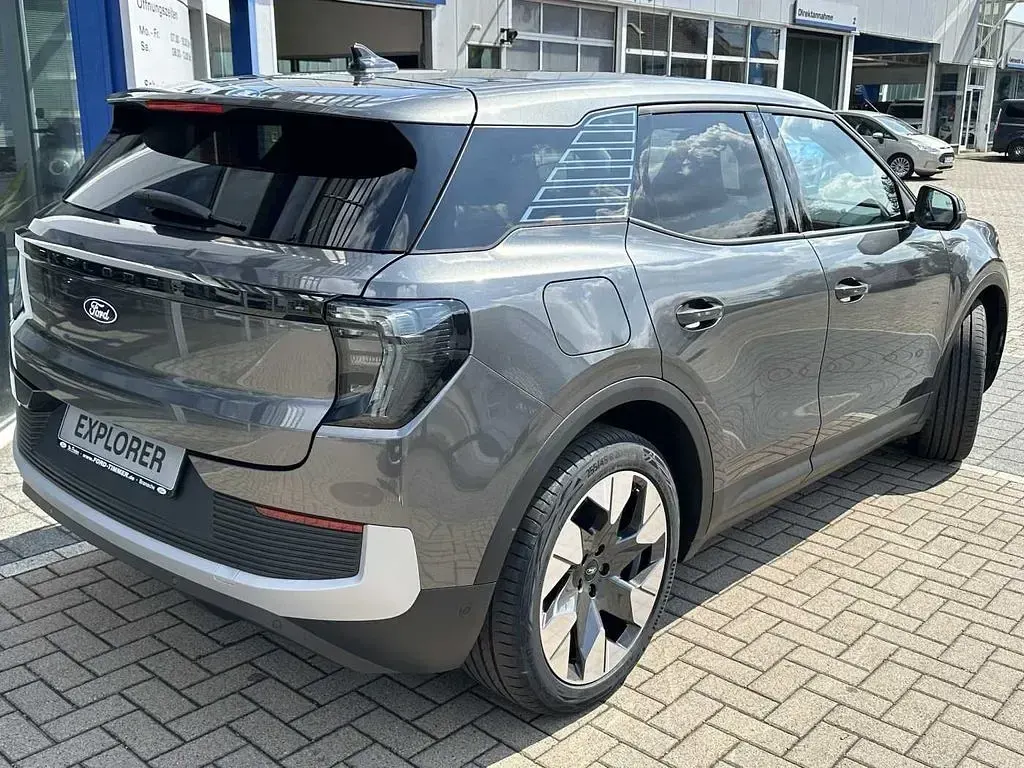 Neu Ford Explorer Premium 210 kW (286 PS) 2026 Magnetic grau metallic SUV