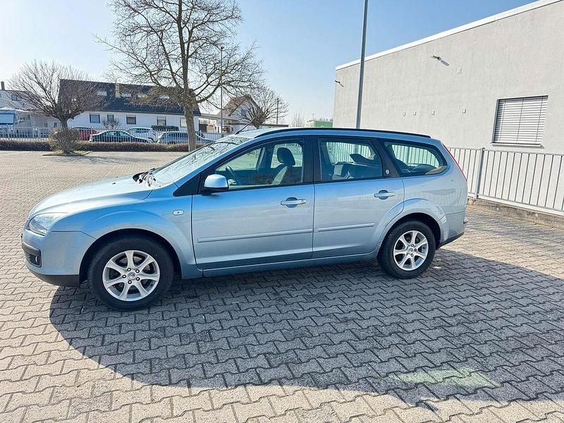Gebraucht Ford Focus Ghia 101 PS (74 kW) 2006 Kombi