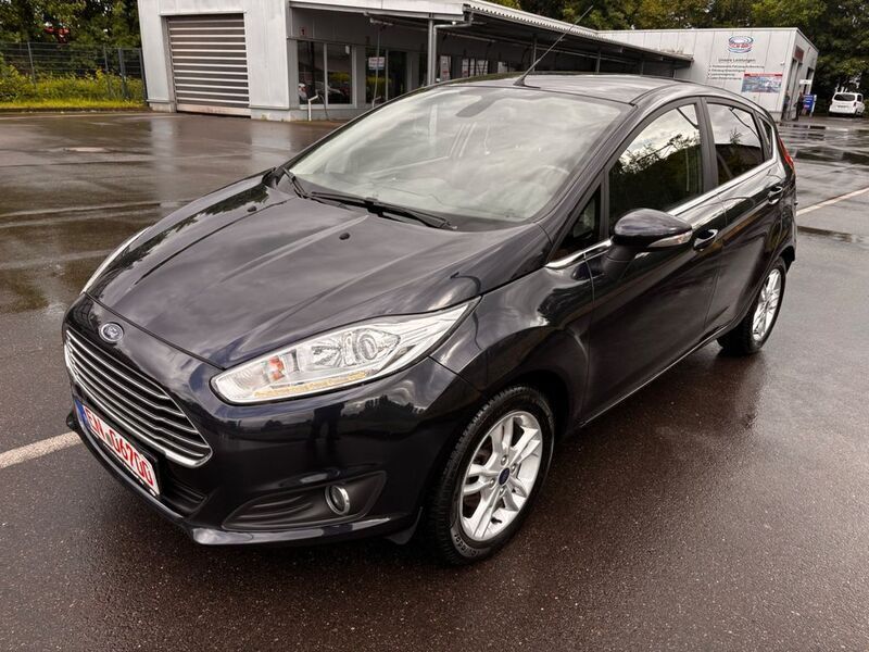 Blau Gebraucht 2017 Ford Fiesta Titanium Kleinwagen | 6.950 € (Guter Preis) - Bild 1/4