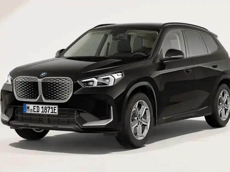 Neu BMW iX1 Performance 150 kW (204 PS) 2026 Schwarz (schwarz) SUV