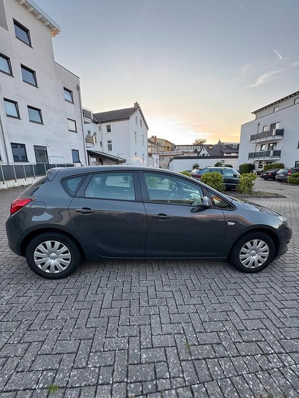 Gebraucht Opel Astra 110 PS (80 kW) 2015 Grau Kleinwagen