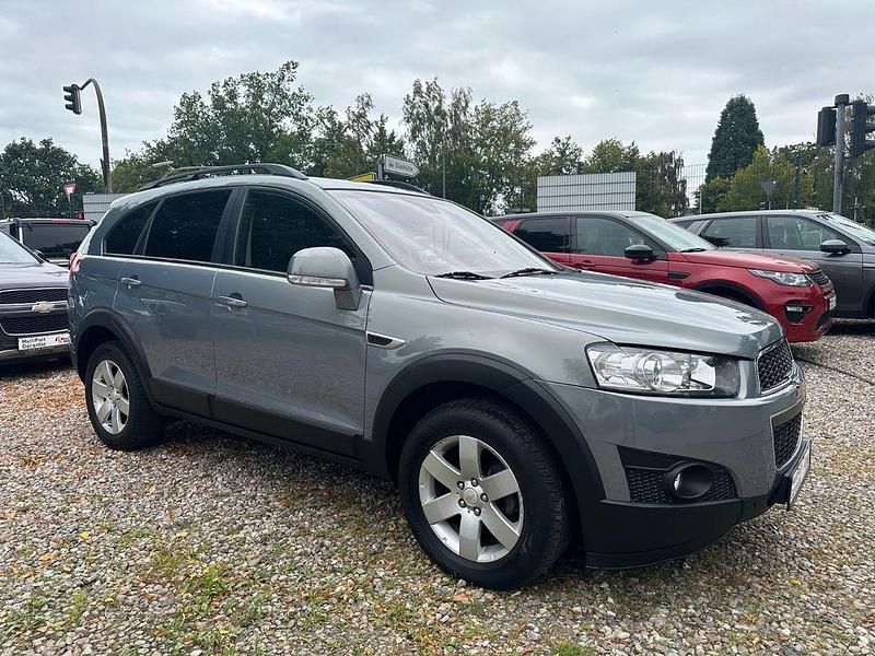 Grau Gebraucht 2012 Chevrolet Captiva LT SUV | 7.490 € (Fairer Preis) - Bild 1/4
