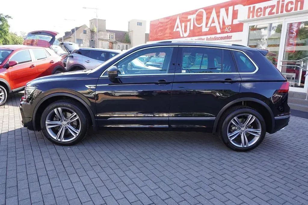 Gebraucht VW Tiguan R-line 239 PS (175 kW) 2020 Deep black perleffect SUV