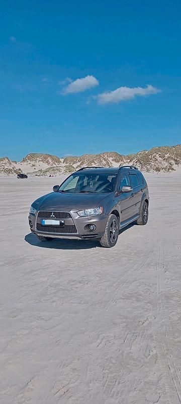 Braun Gebraucht 2011 Mitsubishi Outlander SUV | 8.600 € (Teuer) - Bild 1/4