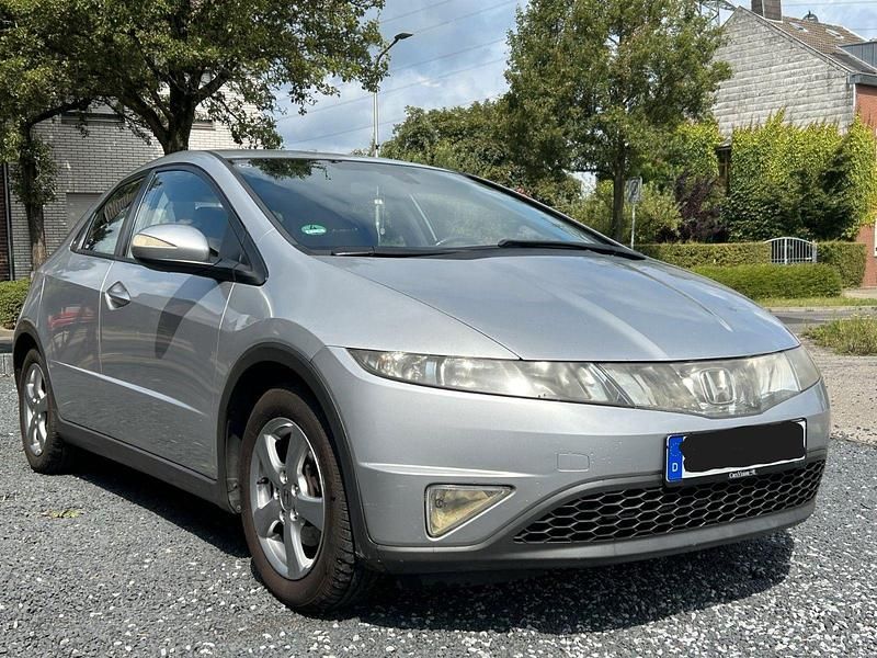 Silber Gebraucht 2007 Honda Civic Kleinwagen | 3.990 € (Fairer Preis) - Bild 1/4
