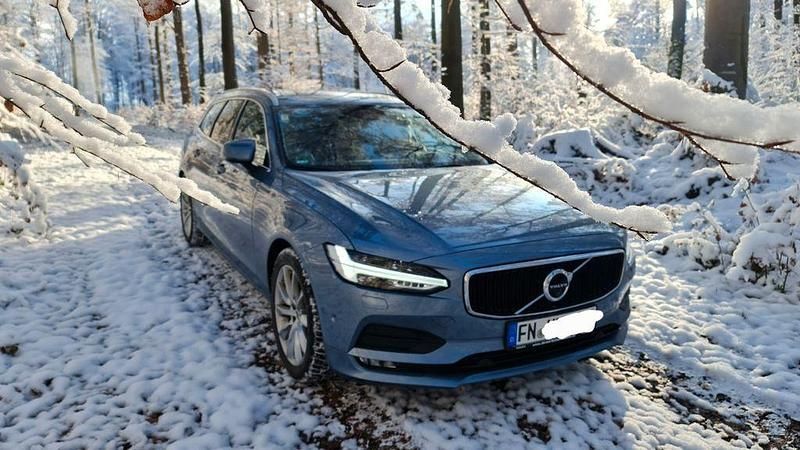 Blau Gebraucht 2017 Volvo V90 Momentum Kombi | 21.900 € (Etwas zu teuer) - Bild 1/4