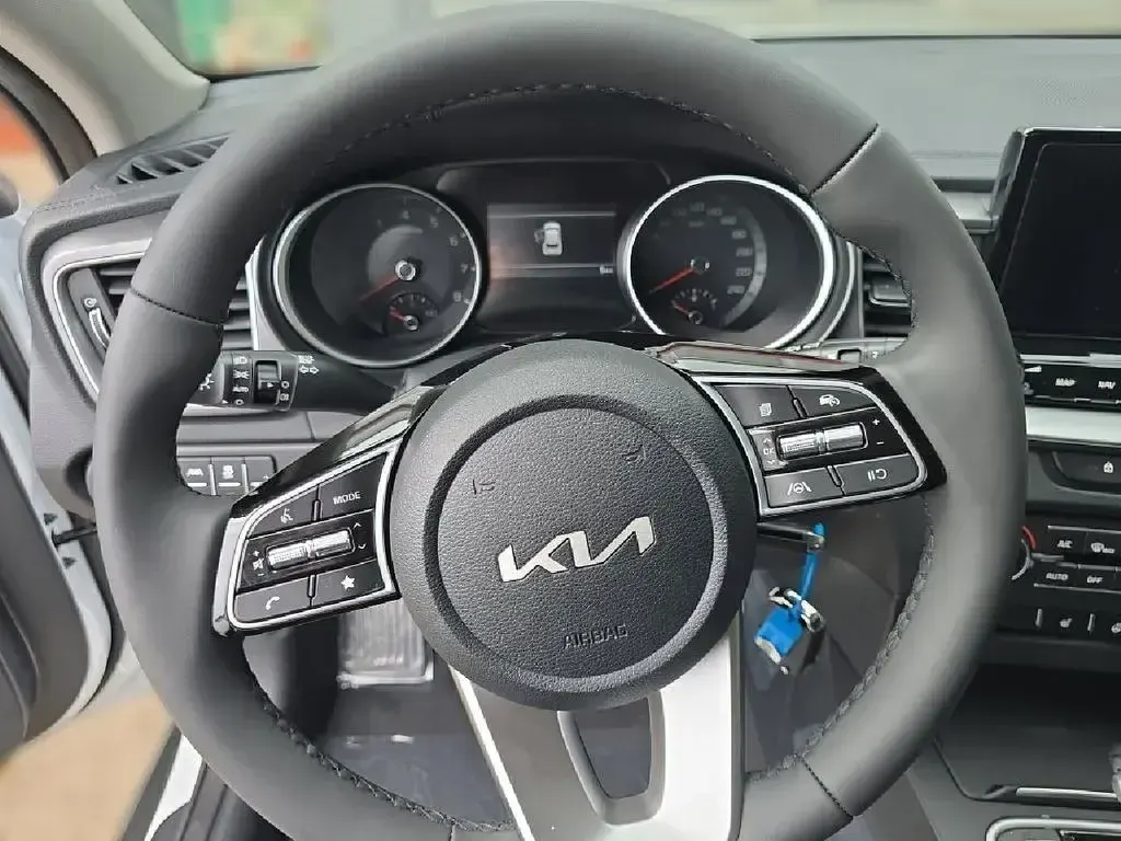 Neu Kia XCeed Vision 150 PS (110 kW) 2026 Grau SUV