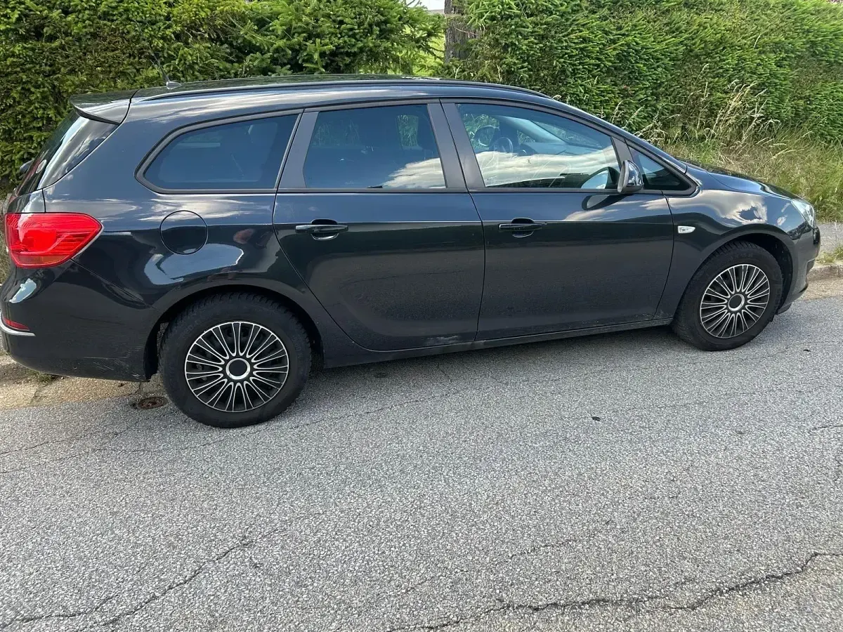 Gebraucht Opel Astra 140 PS (102 kW) 2015 Schwarz Kombi