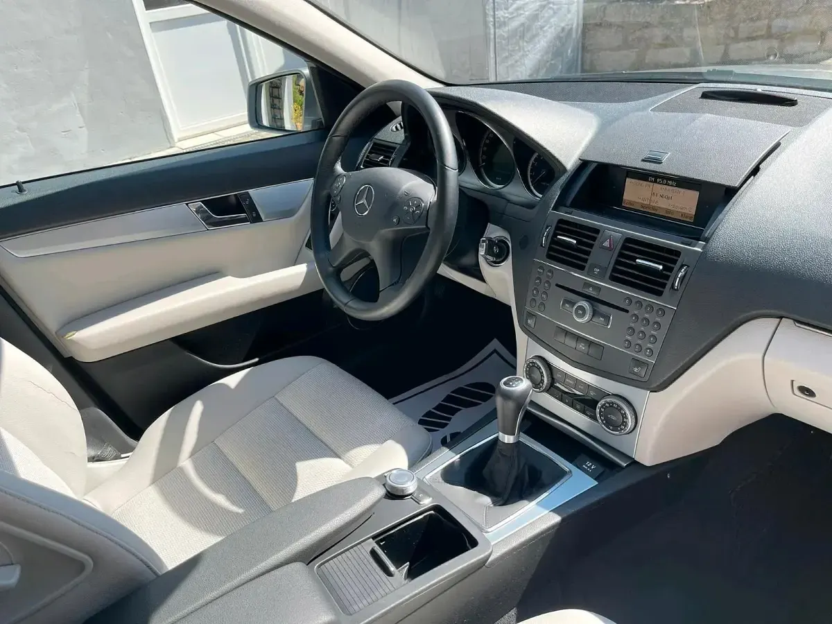 Gebraucht Mercedes C180 156 PS (114 kW) 2009 Grau Limousine