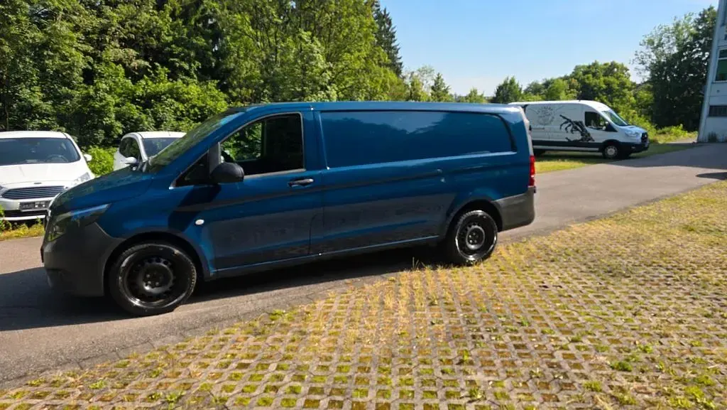 Gebraucht Mercedes Vito 163 PS (119 kW) 2023 Blau Van