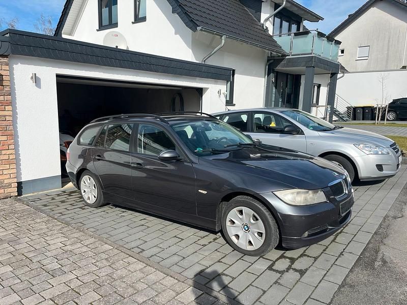 Gebraucht BMW 320 163 PS (119 kW) 2006 Grau Kombi