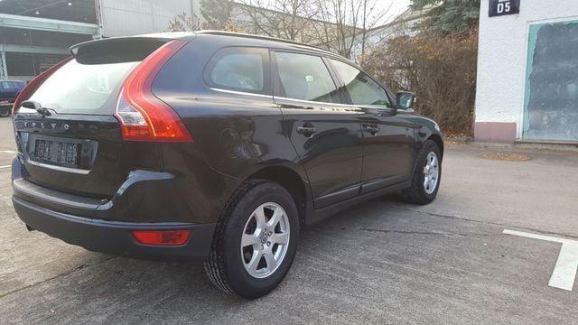 Gebraucht Volvo XC60 Momentum 222 PS (163 kW) 2012 Schwarz metallic SUV