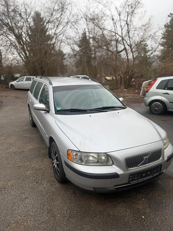 Silber Gebraucht 2004 Volvo V70 Kinetic Kombi | 999 € - Bild 1/4