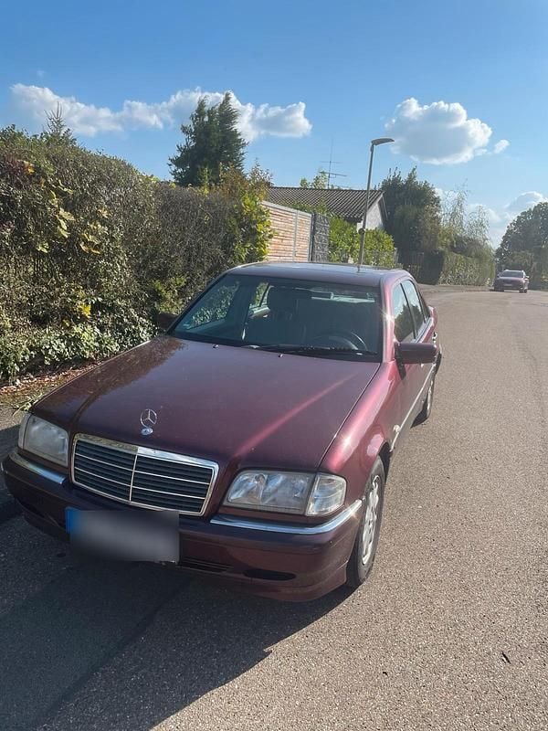 Rot Gebraucht 1997 Mercedes C180 Elegance Limousine | 1.200 € (Superpreis) - Bild 1/4