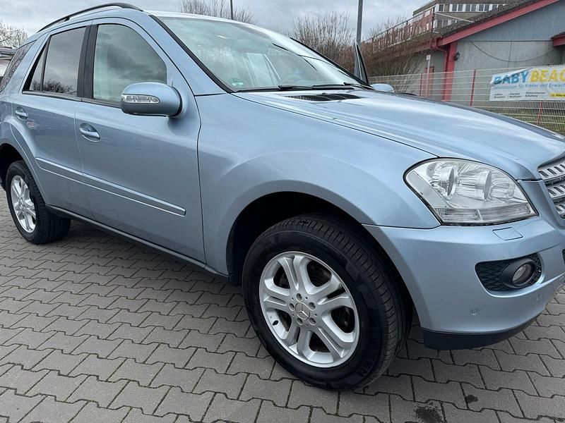 Gebraucht Mercedes ML320 224 PS (164 kW) 2006 Blau SUV