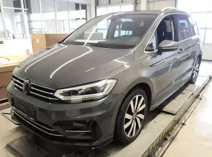 Gebraucht VW Touran Highline 150 PS (110 kW) 2024 Delfingrau Van / Kleinbus
