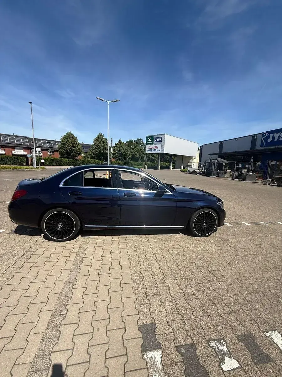 Gebraucht Mercedes C180 Edition 156 PS (114 kW) 2017 Blau Limousine