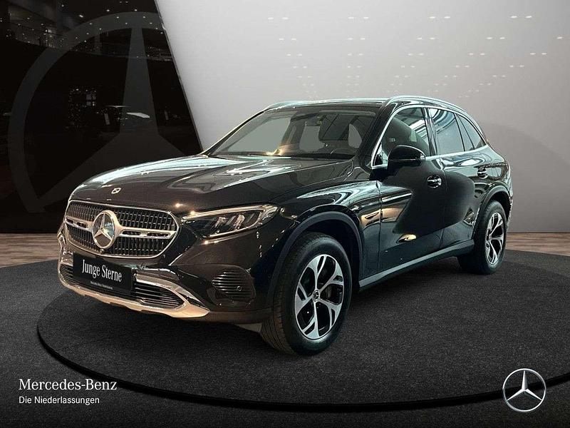 Gebraucht Mercedes GLC300e Avantgarde 204 PS (150 kW) 2024 Schwarz SUV