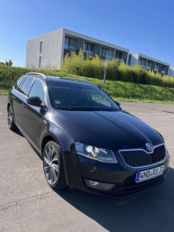 Schwarz Gebraucht 2015 Skoda Octavia LAURIN & KLEMENT Kombi | 12.500 € (Etwas zu teuer) - Bild 1/4