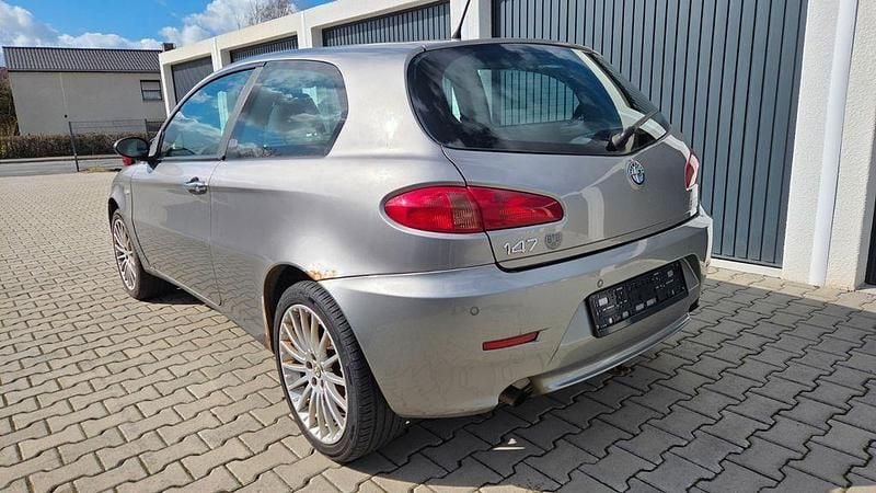 Gebraucht Alfa Romeo 147 Distinctive 150 PS (110 kW) 2007 Grau Kleinwagen