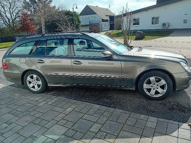 Gebraucht Mercedes E200 Avantgarde 184 PS (135 kW) 2006 Grau Limousine