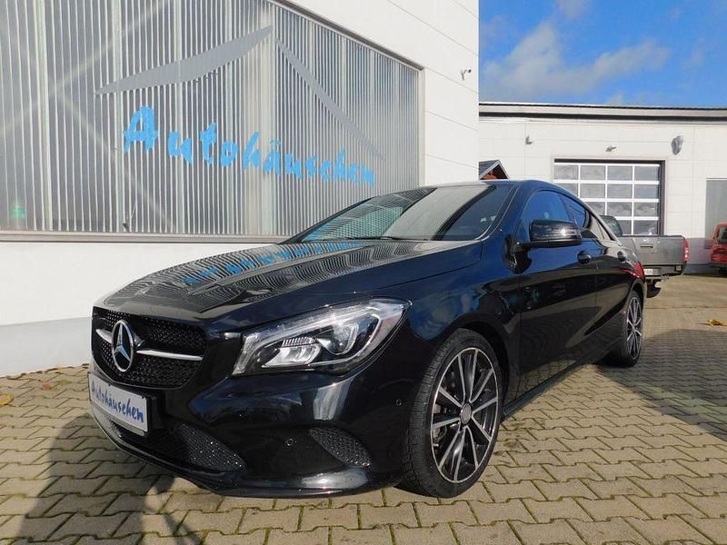 Schwarz Gebraucht 2018 Mercedes CLA180 Urban Limousine | 18.999 € (Fairer Preis) - Bild 1/4