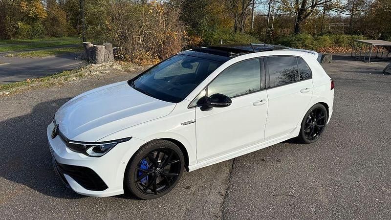 Weiß Gebraucht 2024 VW Golf VIII R Limousine | 46.000 € (Fairer Preis) - Bild 1/4