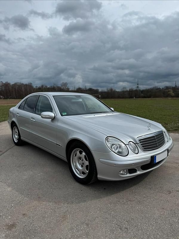 Second-hand Mercedes E240 177 CP (130 kW) 2004 Argintiu Berlinǎ