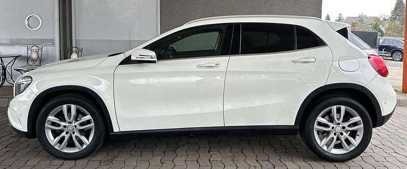 Gebraucht Mercedes GLA220 170 PS (125 kW) 2015 Weiß SUV