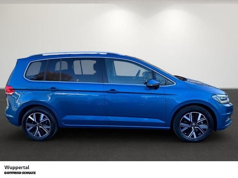 Gebraucht VW Touran Highline 150 PS (110 kW) 2023 Blau Van / Kleinbus