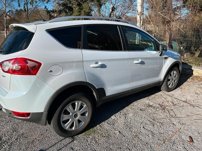 Gebraucht Ford Kuga 200 PS (147 kW) 2009 Weiß SUV