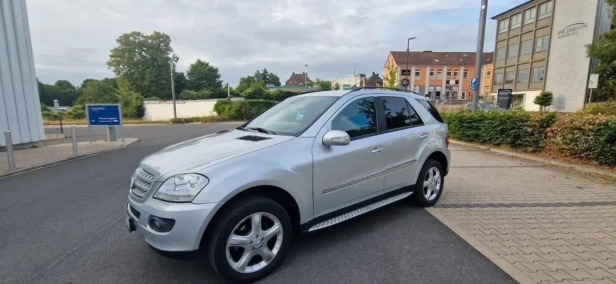 Używany Mercedes ML350 272 KM (200 kW) 2005 Srebrny SUV
