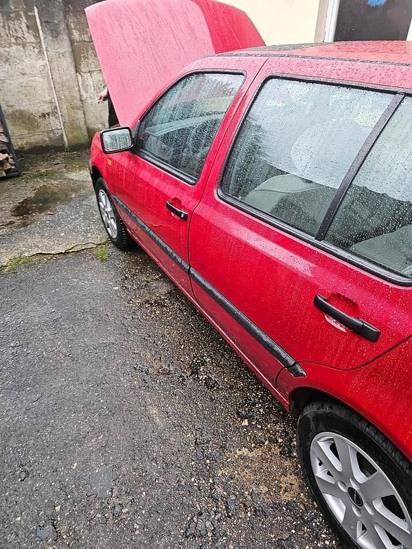 Używany VW Jetta 90 KM (66 kW) 1993 Czerwony Sedan/Limuzyna