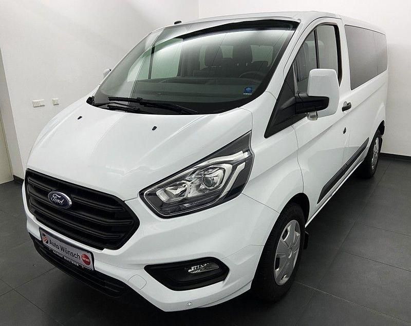 Weiß Gebraucht 2019 Ford Transit Custom Van / Kleinbus | 25.990 € (Teuer) - Bild 1/4