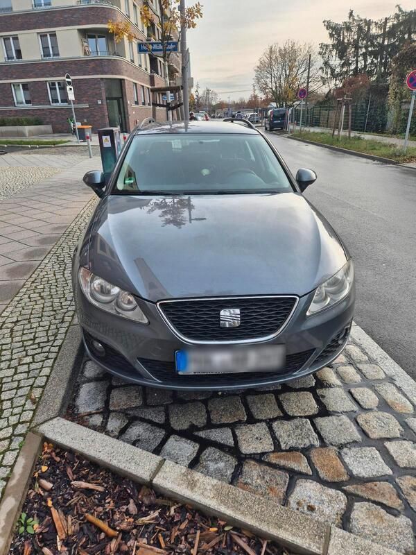 Grau Gebraucht 2012 Seat Exeo Kombi | 6.800 € (Teuer) - Bild 1/4