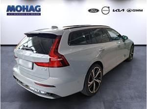 Neu Volvo V60 Plus 349 PS (256 kW) 2026 Grau (vapour grey / metallic) Kombi