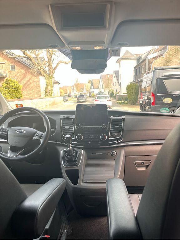 Gebraucht Ford Tourneo Titanium 185 PS (136 kW) 2019 Grau Van / Kleinbus
