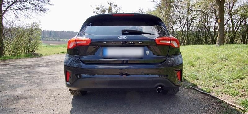 Gebraucht Ford Focus Cool & Connect 125 PS (91 kW) 2018 Schwarz Kombi