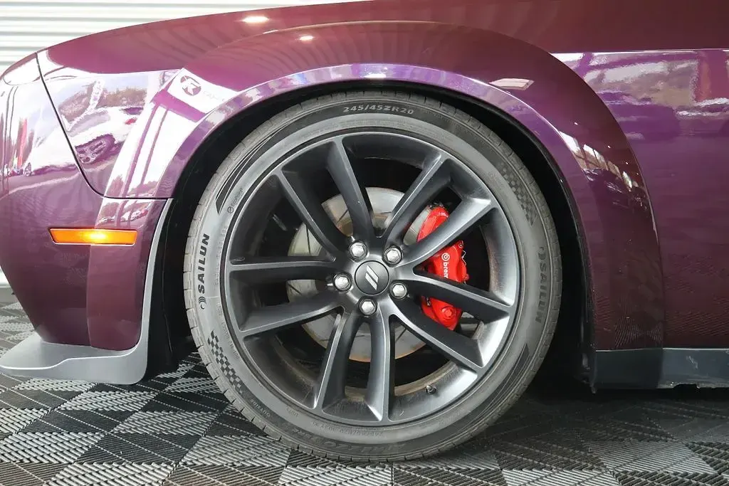 Gebraucht Dodge Challenger 373 PS (274 kW) 2020 Violett Coupé
