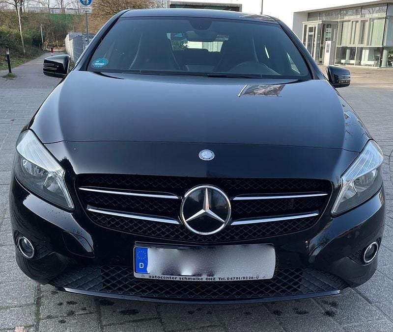 Gebraucht Mercedes A180 122 PS (89 kW) 2012 Schwarz Limousine