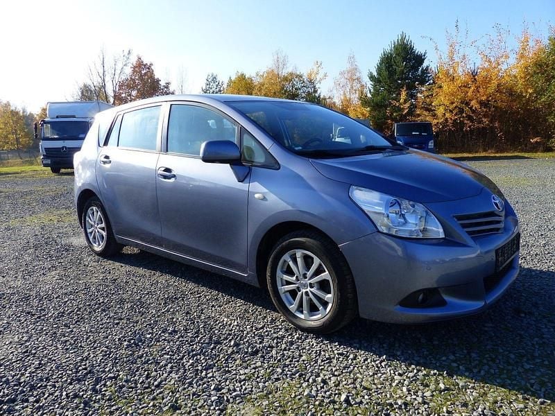 Gebraucht Toyota Verso Edition 147 PS (108 kW) 2011 Blau Van / Kleinbus