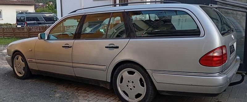 Silber Gebraucht 1997 Mercedes E320 Kombi | 2.750 € (Fairer Preis) - Bild 1/4
