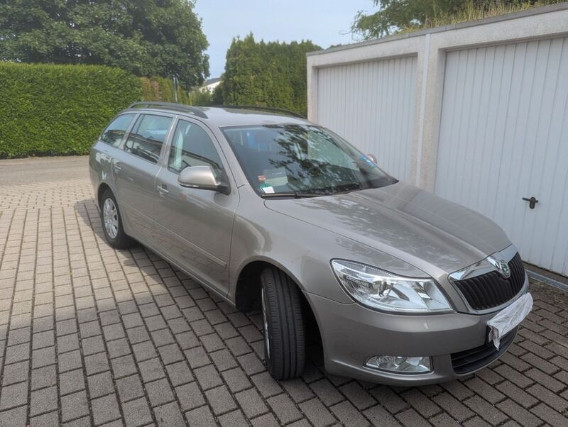 Beige Gebraucht 2010 Skoda Octavia Ambiente Kombi | 6.000 € (Guter Preis) - Bild 1/4