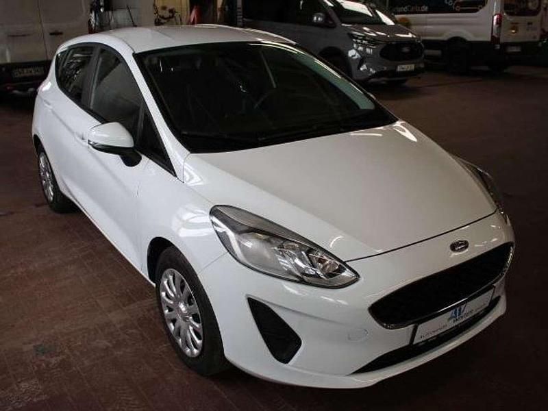 Gebraucht Ford Fiesta Trend 86 PS (63 kW) 2018 Frostweiß Limousine