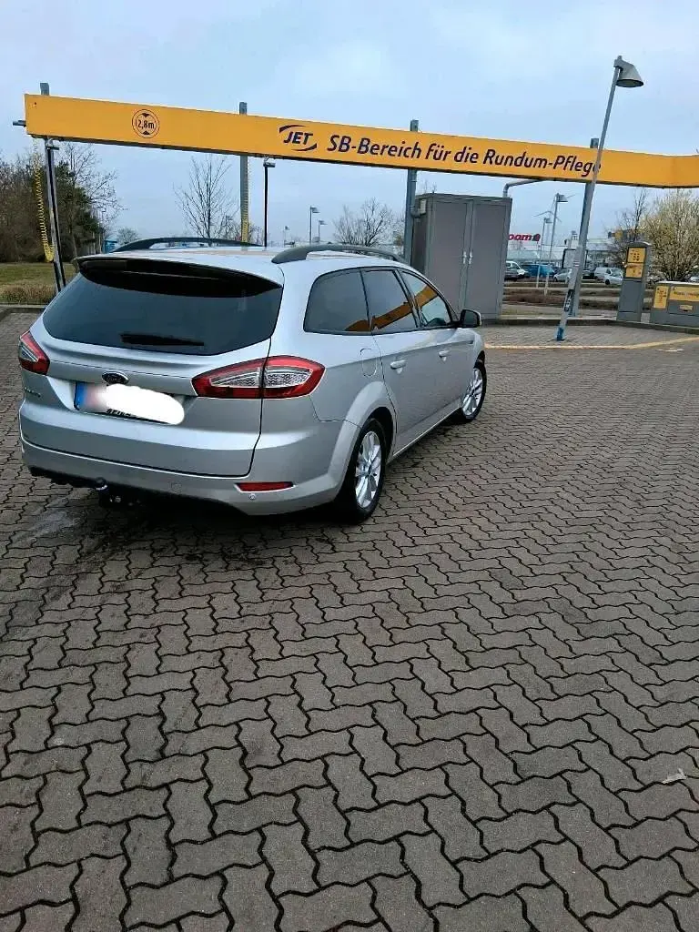 Gebraucht Ford Mondeo 140 PS (102 kW) 2012 Silber Limousine