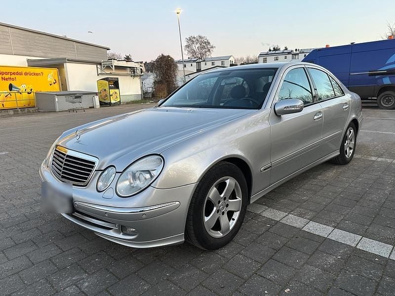 Gebraucht Mercedes E220 Avantgarde 150 PS (110 kW) 2005 Silber Limousine