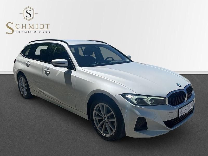 Gebraucht BMW 320 190 PS (139 kW) 2023 Mineralweiß Kombi