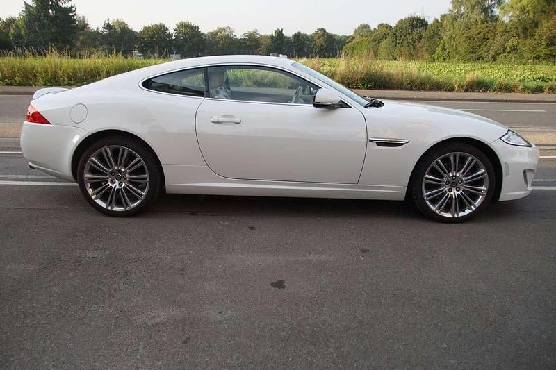 Gebraucht Jaguar XK 385 PS (283 kW) 2013 Polaris white Coupé
