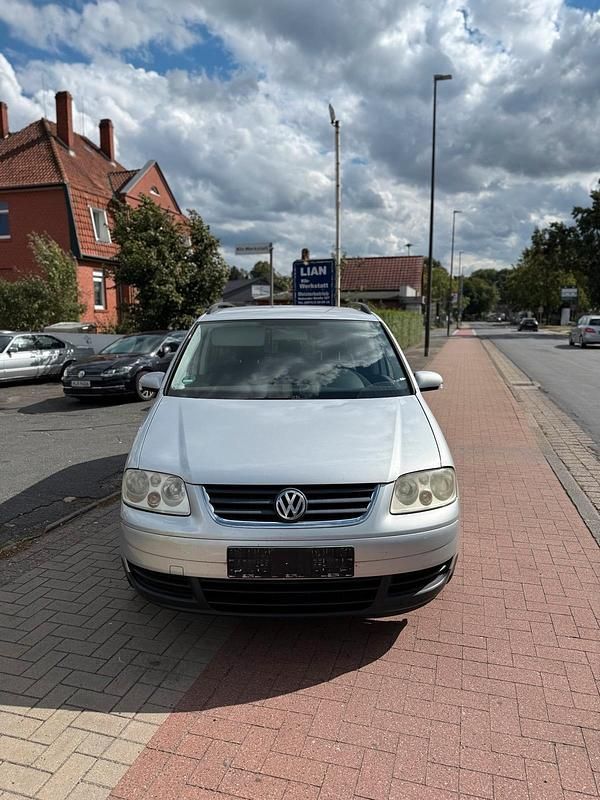 Silber Gebraucht 2004 VW Touran Van / Kleinbus | 2.690 € (Fairer Preis) - Bild 1/3