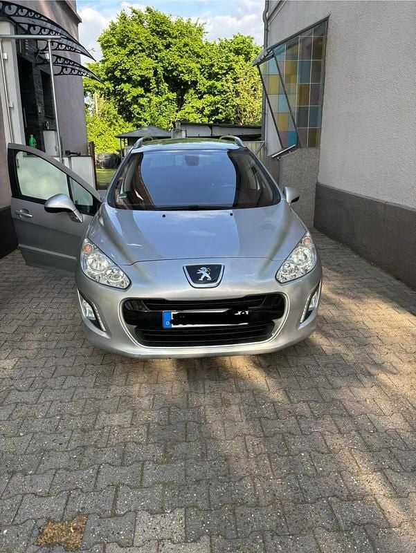 Grau Gebraucht 2013 Peugeot 308 Business-Line Kombi | 3.750 € (Fairer Preis) - Bild 1/4